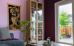 farbenfrohe Ferienwohnung
