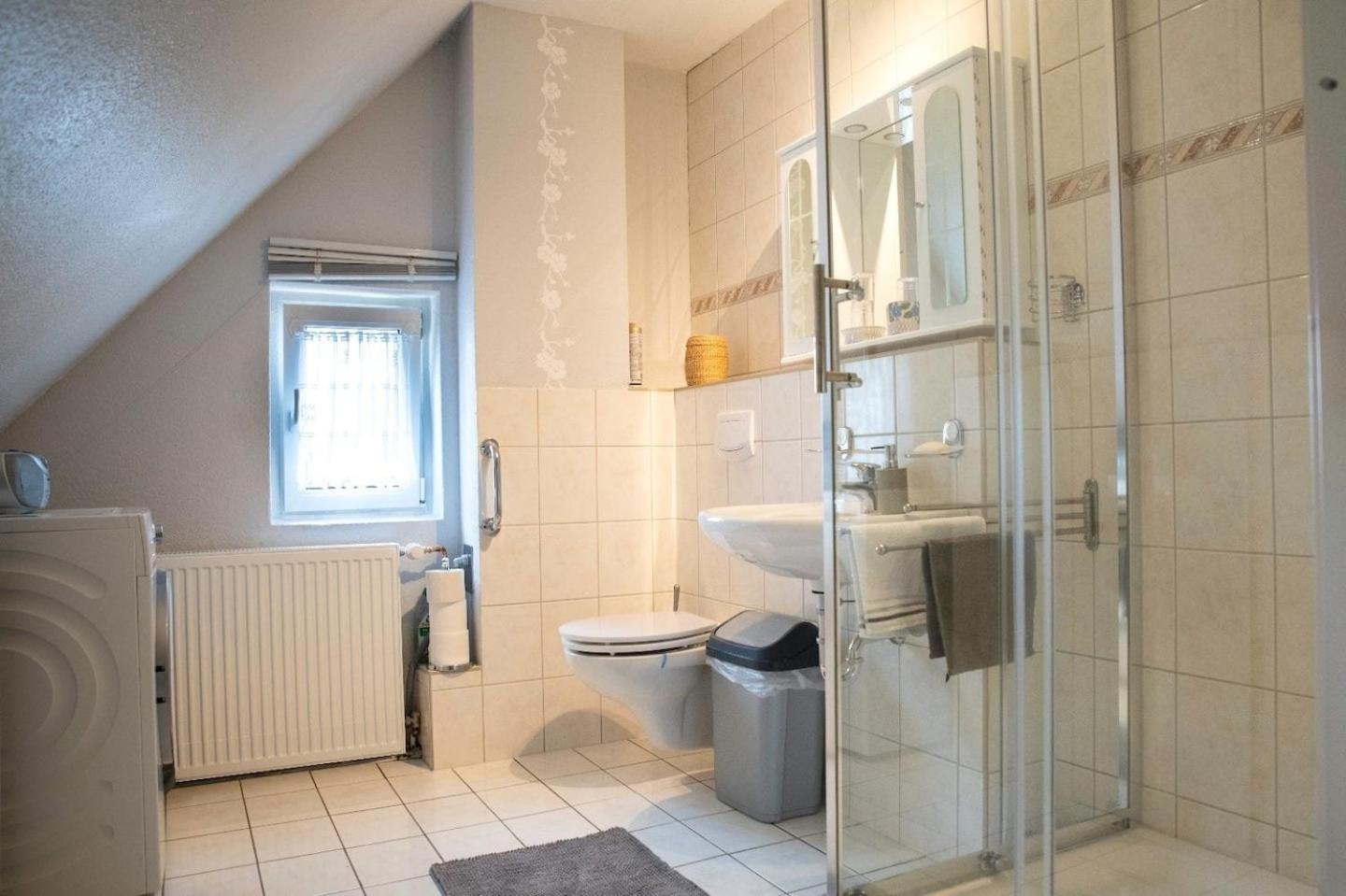 farbenfrohe Ferienwohnung Detmold Exterior foto